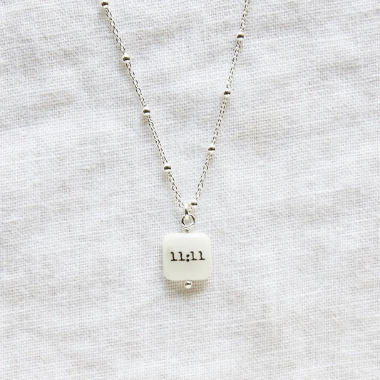 Pendentif 11:11 sur chaîne boule en argent sterling