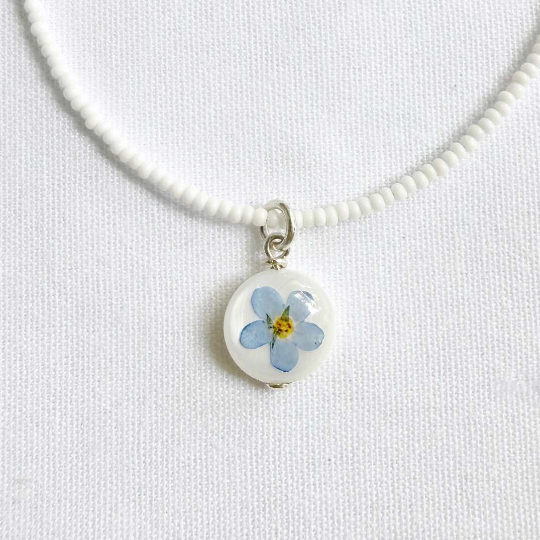 Circle forget-me-not necklace