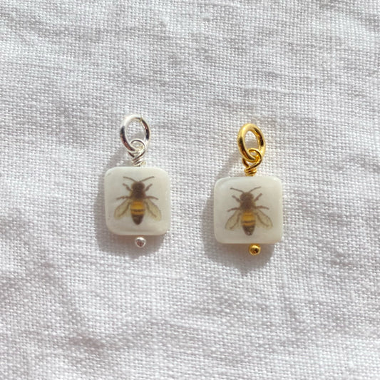 Bee pendant square