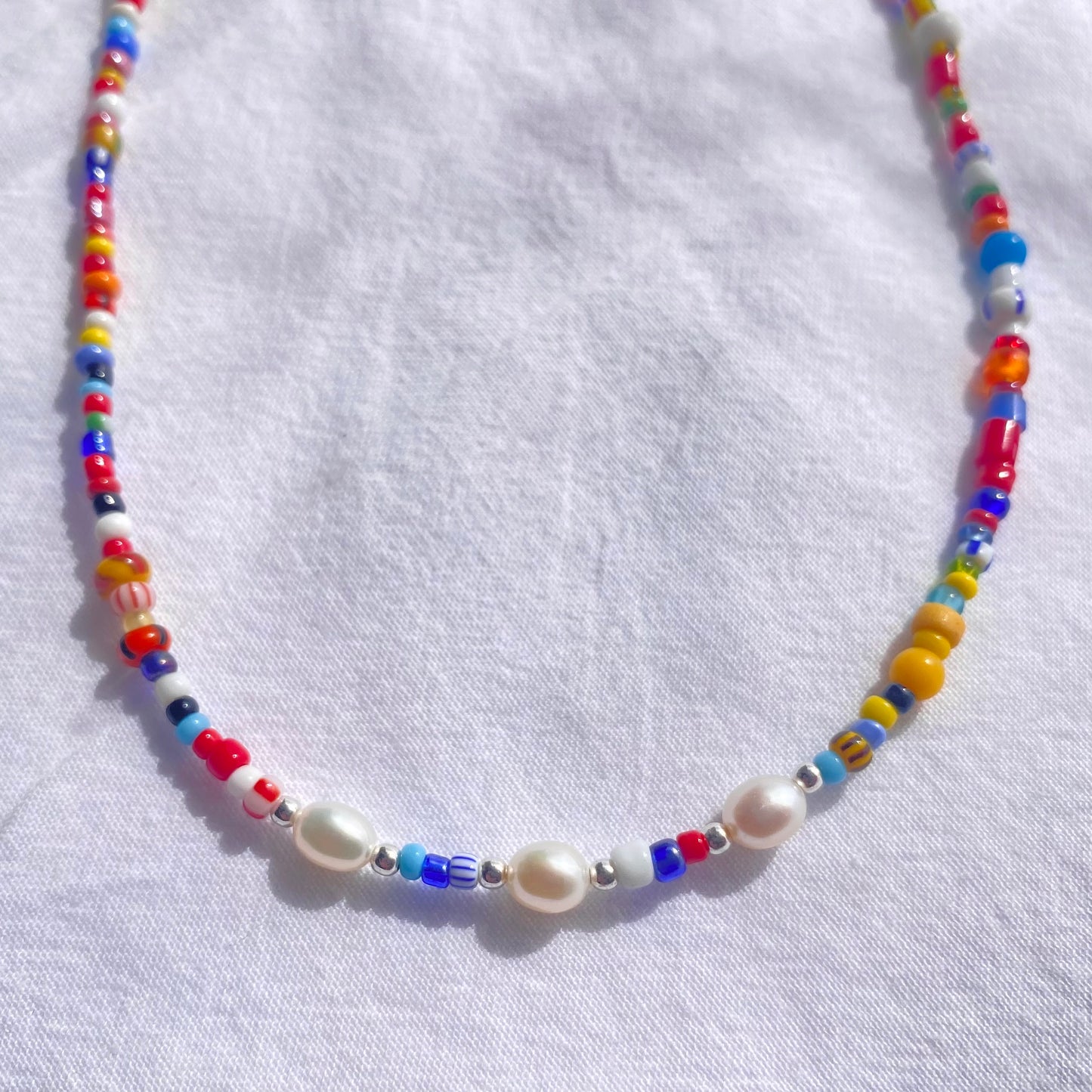 Collier de perles de commerce africain de Noël vintage avec perles de culture d'eau douce