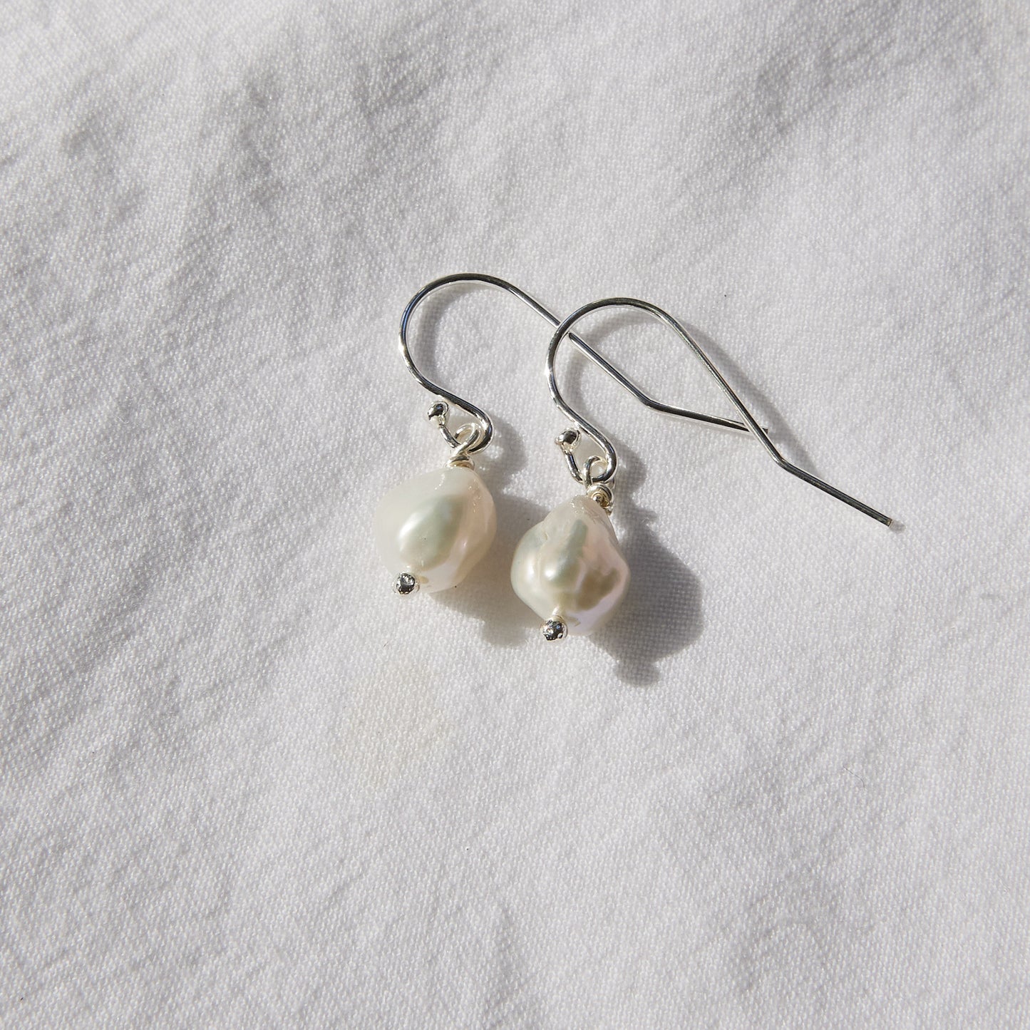 Boucles d'oreilles crochet perle d'eau douce en argent sterling