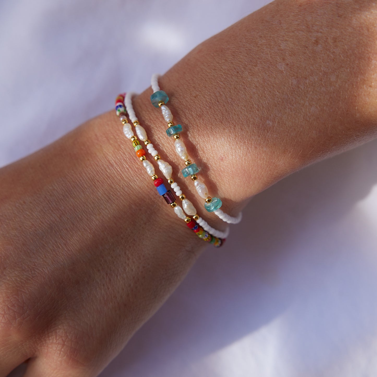 Bracelet en verre blanc avec perles de culture d'eau douce