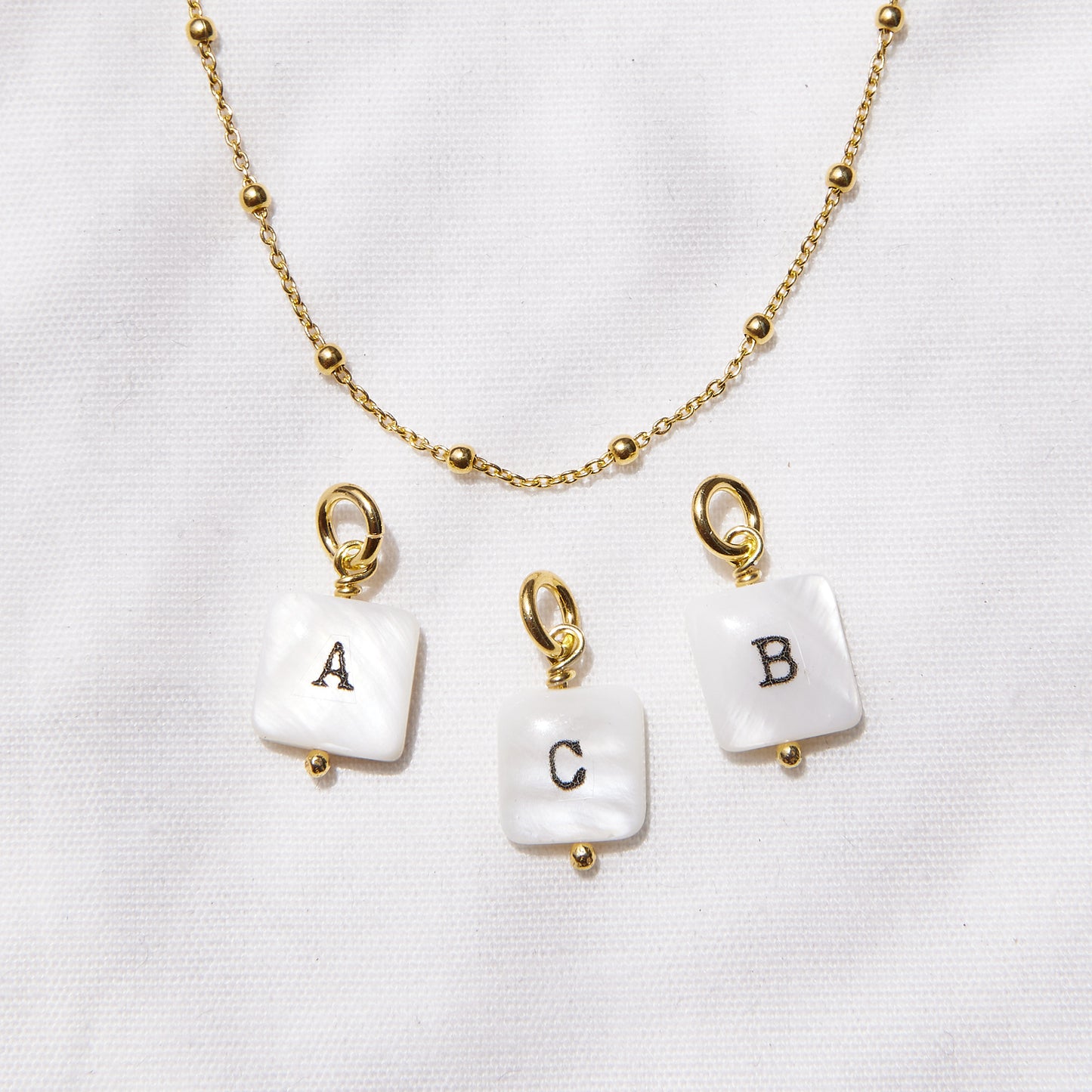 Pendentif Petite Lettre Plaqué Or 24k