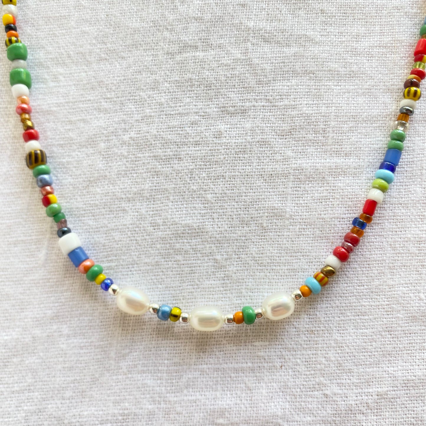 Collier de perles de commerce africain de Noël vintage avec perles de culture d'eau douce
