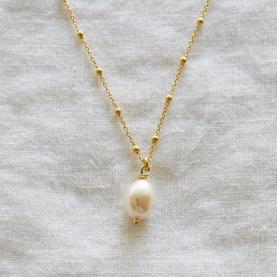 Perle sur chaîne boule plaquée or 24 carats