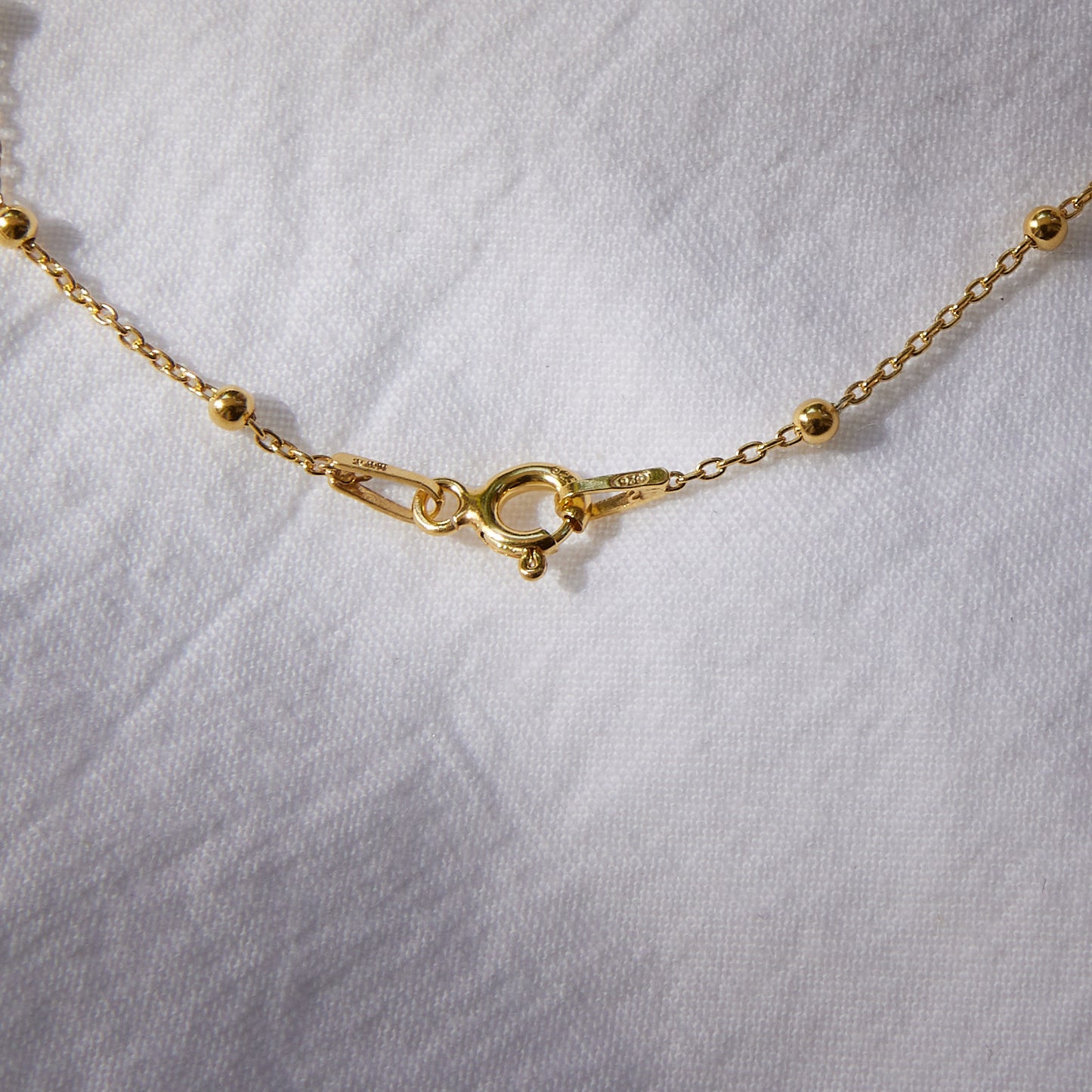 Collier chaîne boule en argent sterling plaqué or 24 carats