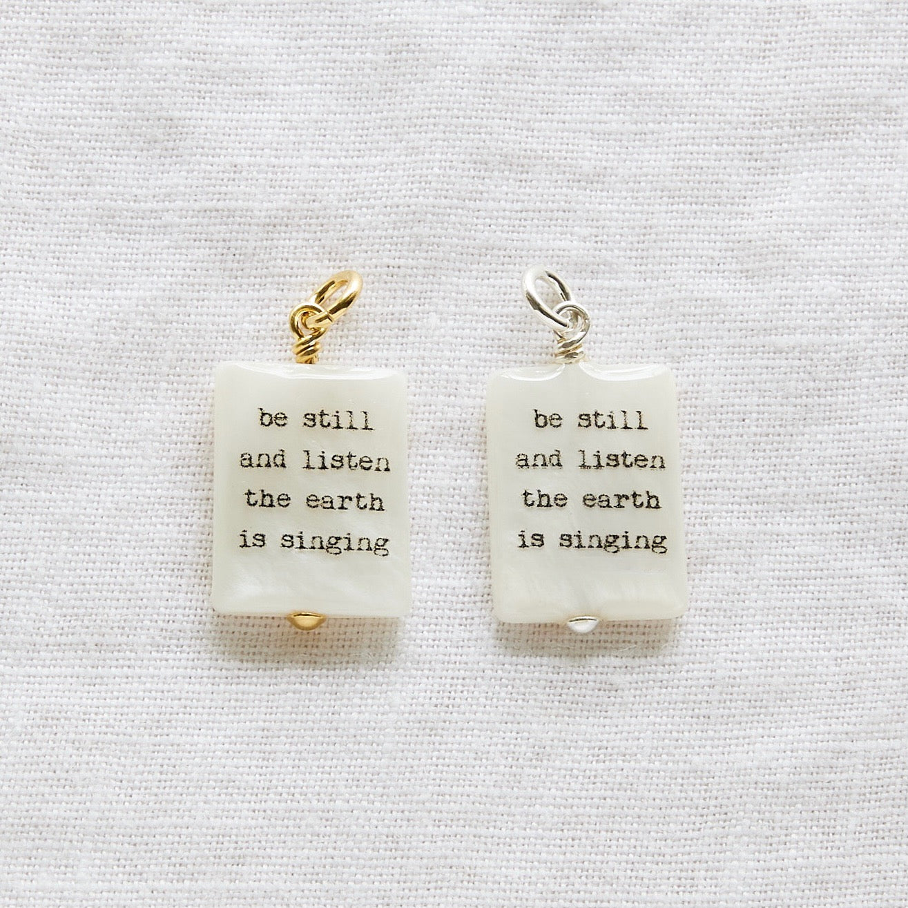 Soyez tranquille et écoutez la terre chante pendentif