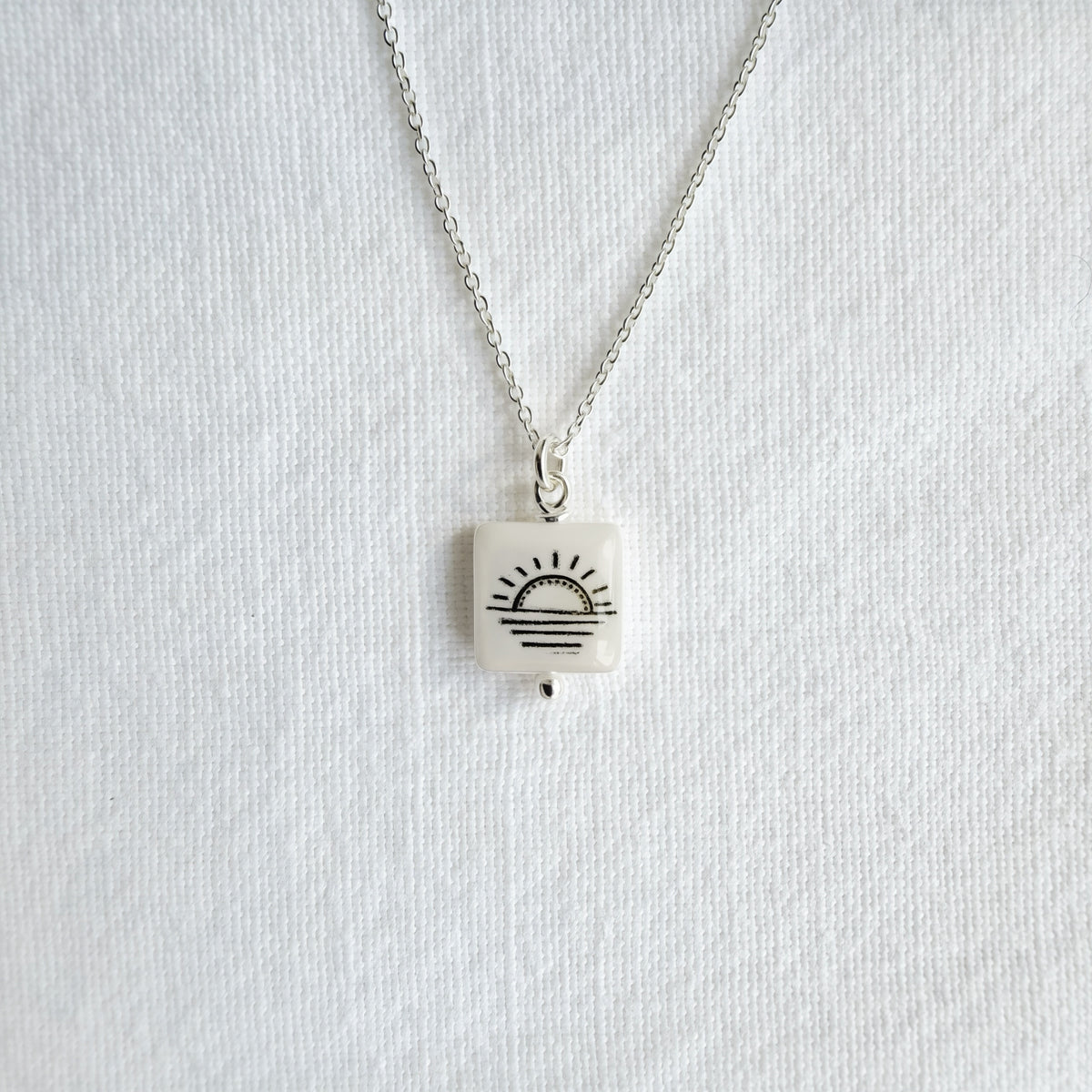 Lever de soleil sur chaîne en argent sterling
