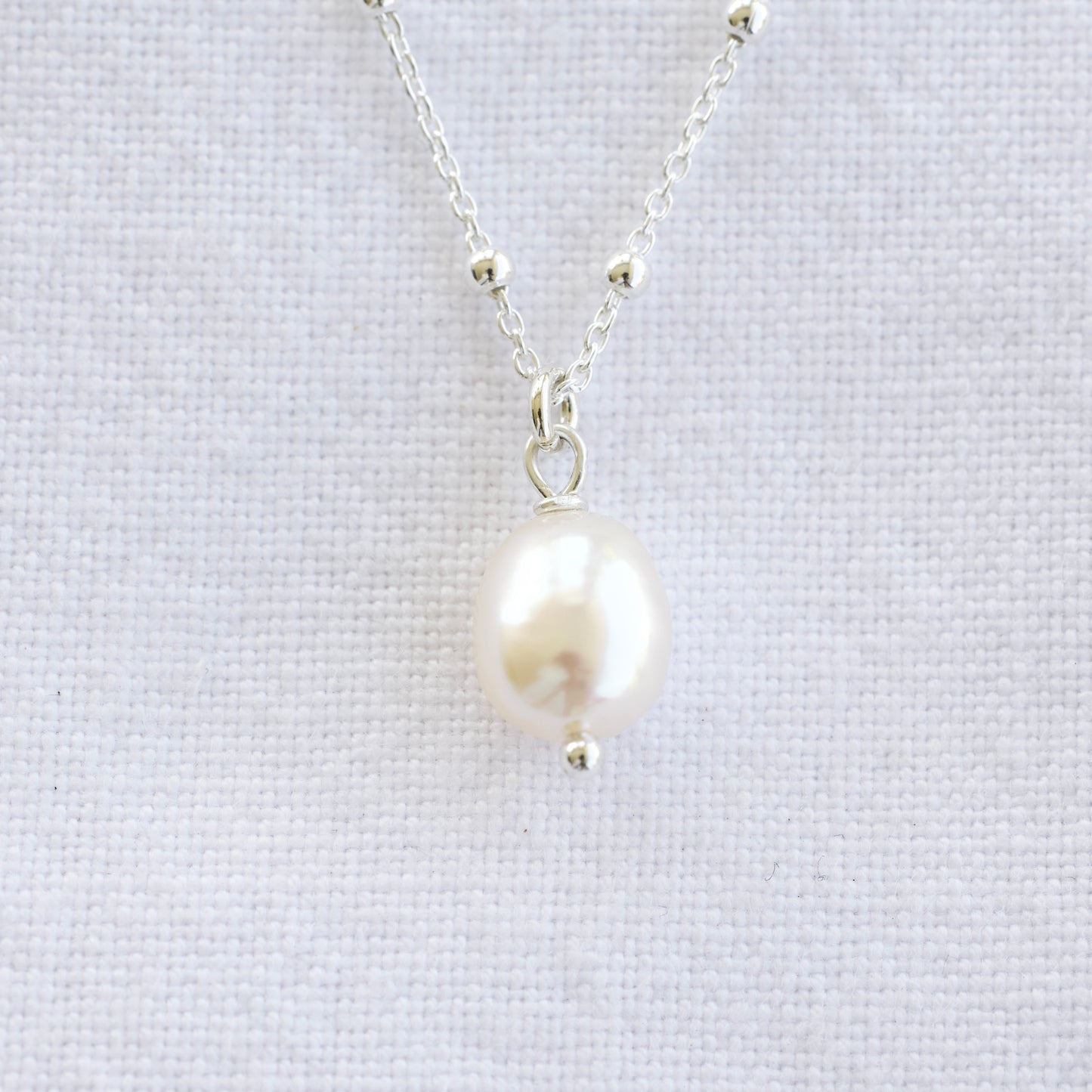 Perle d'eau douce sur chaîne boule en argent sterling