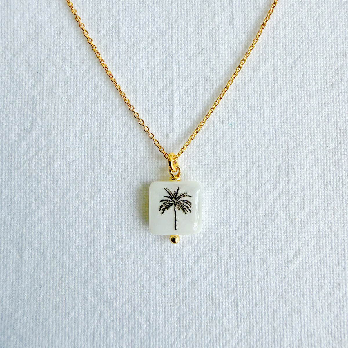 Silhoutte Palm on Gold Fine Chain