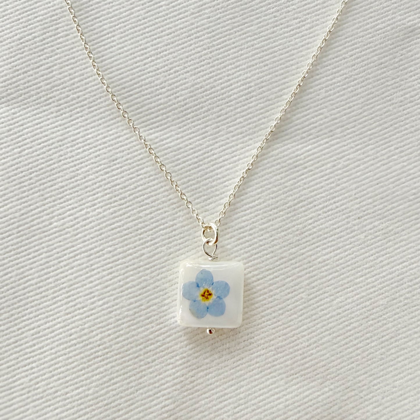 Forget-me-not square necklace