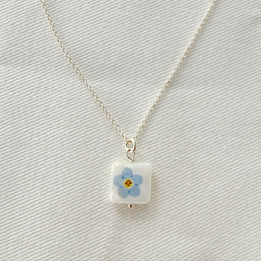 Forget-me-not square necklace