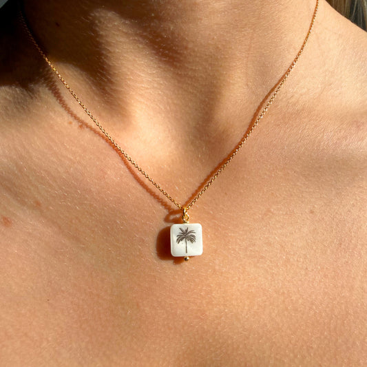 Silhoutte Palm on Gold Fine Chain