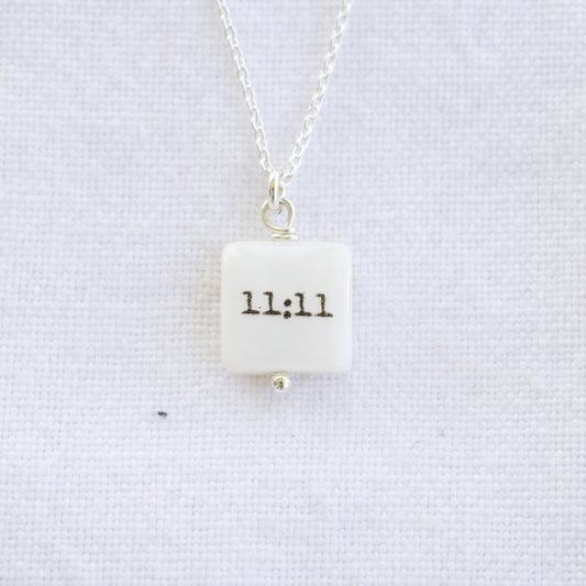 11:11 Collier Argent Massif