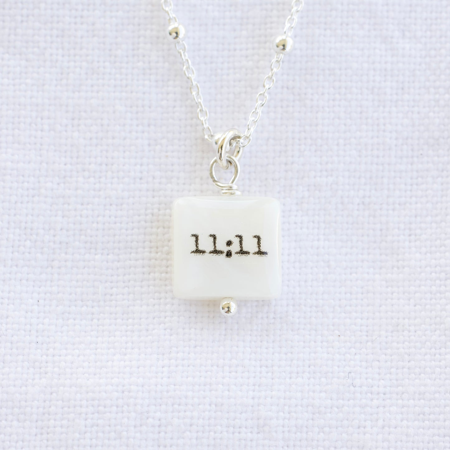 Pendentif 11:11 sur chaîne boule en argent sterling