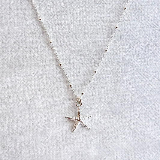 Étoile de mer sur chaîne boule en argent sterling