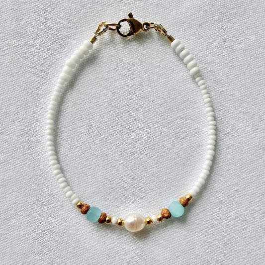 Freshwater pearl with glass blue bracelet