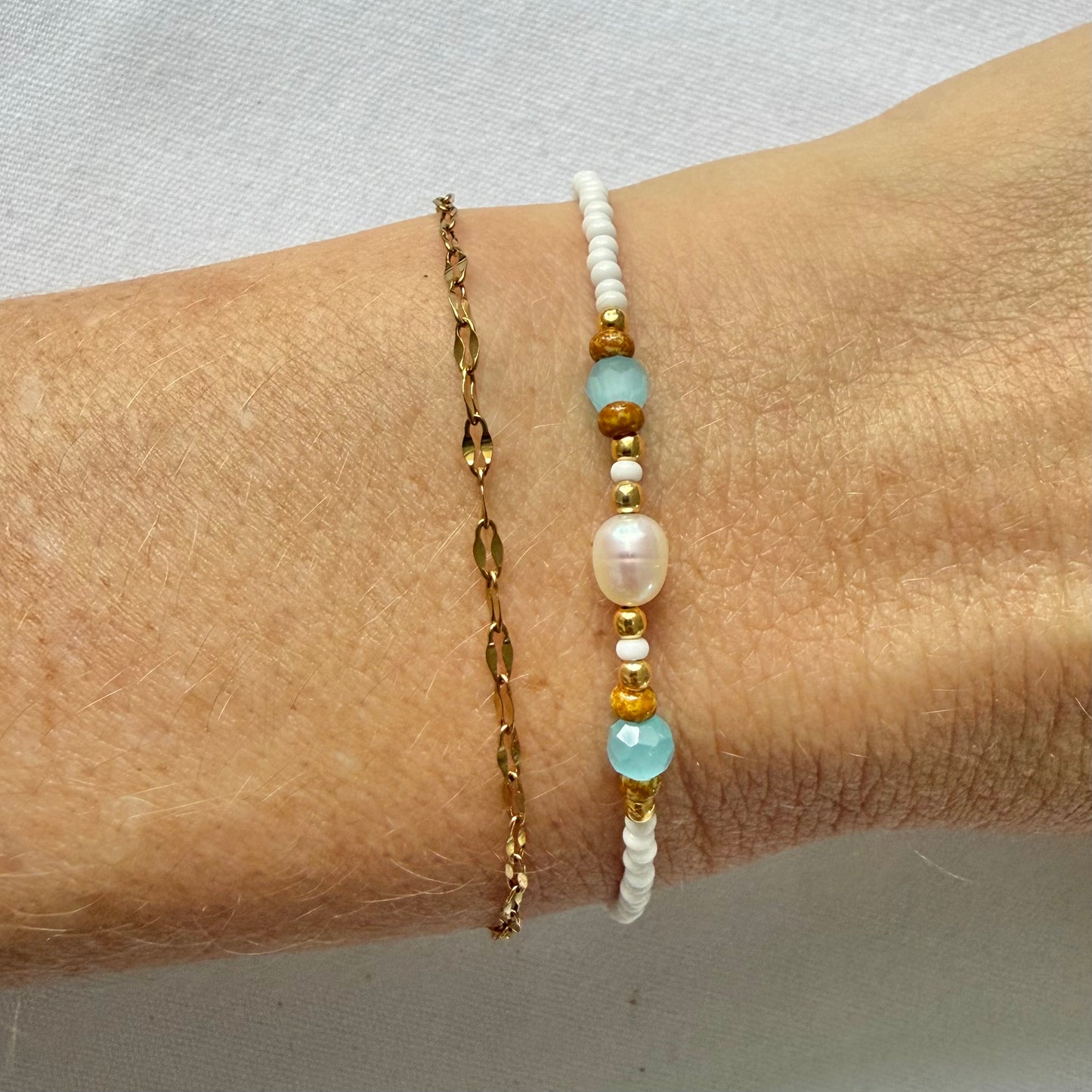Freshwater pearl with glass blue bracelet