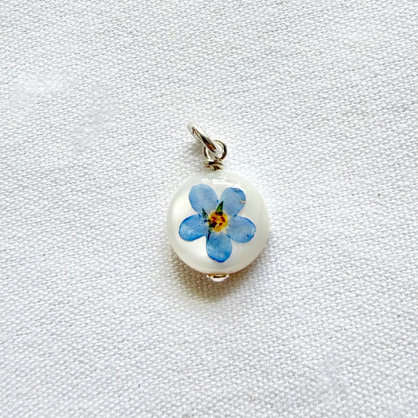 Circle Forget-me-not pendant