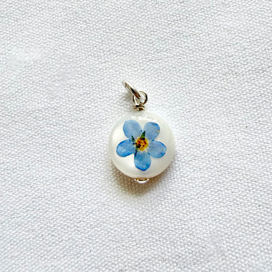Circle Forget-me-not pendant