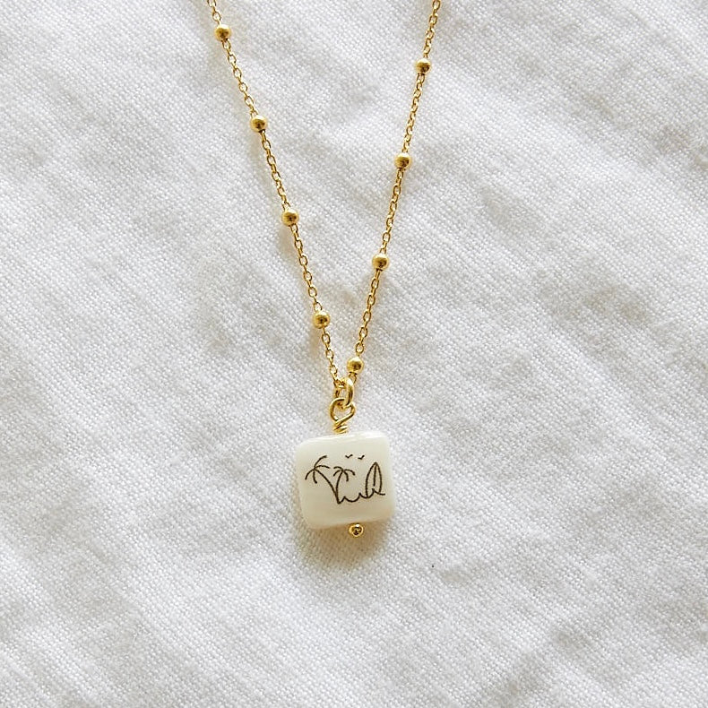 Pendentif Island sur collier chaîne boule plaqué Or 24 carats