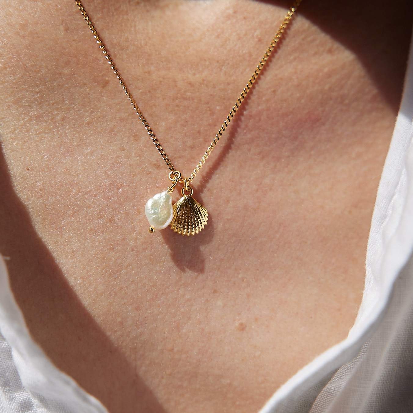 Gold deals seashell necklace